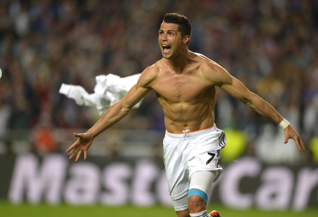 Cristiano Ronaldo, la superestrella del fútbol mundial, no solo es conocido por su habilidad en el campo sino también por su interés en el cuidado personal, que se extiende al ámbito de la salud capilar. El tema de los **trasplantes de pelo** se ha vuelto cada vez más relevante y aceptado socialmente, y figuras como Ronaldo han contribuido a este cambio de percepción.