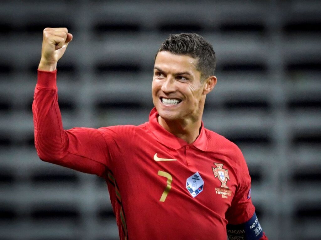Cristiano Ronaldo, la superestrella del fútbol mundial, no solo es conocido por su habilidad en el campo sino también por su interés en el cuidado personal, que se extiende al ámbito de la salud capilar. El tema de los **trasplantes de pelo** se ha vuelto cada vez más relevante y aceptado socialmente, y figuras como Ronaldo han contribuido a este cambio de percepción.